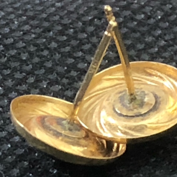 14k Gold Swirl Button and Onyx Cabochon Stud Vintage Earrings - Picture 4 of 10